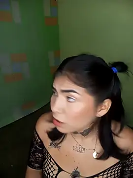 Snapshot of PequenaNena chatting on May 3, 2026, 4:17 am PequenaNena online show from May 3, 2026, 4:17 am