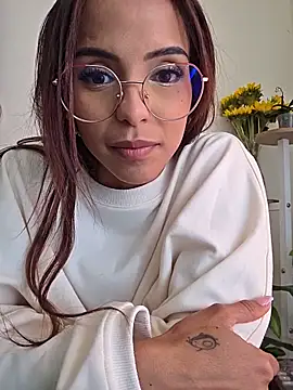 luna latindoll online show from May 28, 2026, 3:40 pm