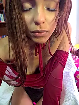 luna latindoll online show from May 23, 2026, 7:02 pm