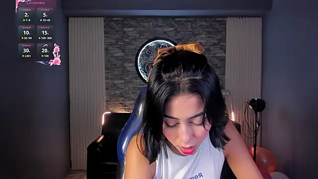 gemma 19  online show from June 12, 2026, 11:02 pm