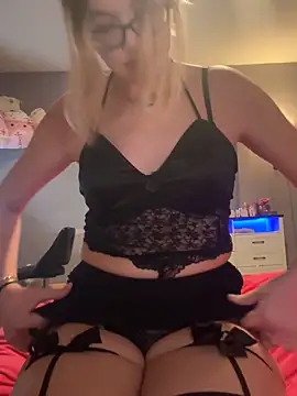 pinkstarburstt online show from May 19, 2026, 5:36 am