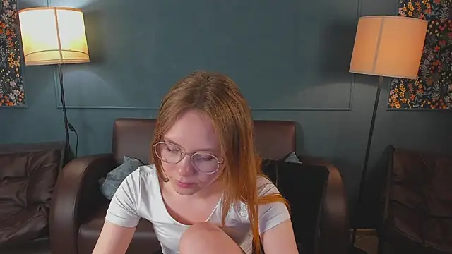 FloraLarsson online show from June 10, 2026, 3:35 pm