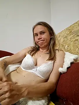 Lisahoppii online show from June 4, 2026, 4:55 pm