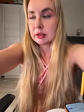 Snapshot of Kitty-Kelsi chatting on May 25, 2026, 7:40 am Kitty-Kelsi online show from May 25, 2026, 7:40 am