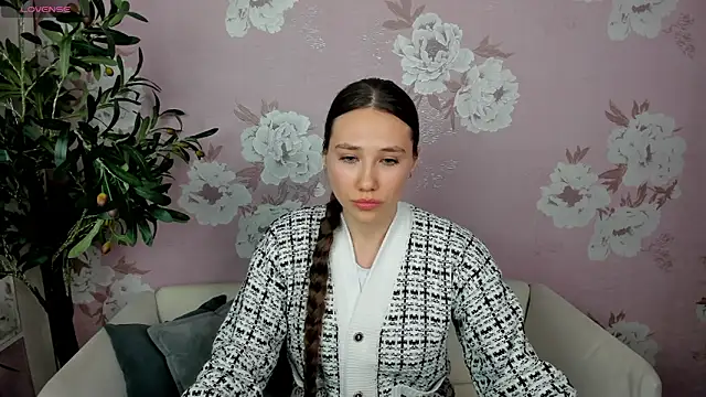 FreddaCordaro online show from April 30, 2026, 12:12 pm