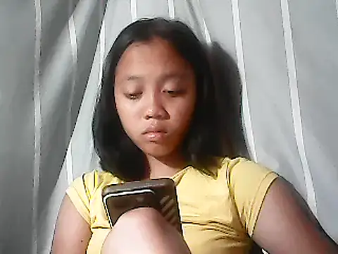 Yours AsianPinayGirl18 online show from June 5, 2026, 10:04 pm