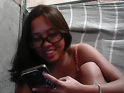 Yours AsianPinayGirl18 online show from July 4, 2026, 11:42 pm