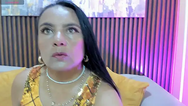 Roxanna moore online show from April 30, 2026, 2:35 pm