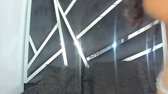 cristalxht online show from June 6, 2026, 8:58 pm
