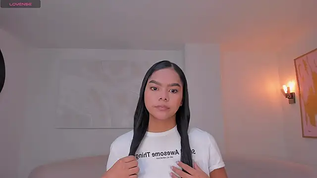Snapshot of SaphiraJames chatting on May 29, 2026, 2:17 am SaphiraJames online show from May 29, 2026, 2:17 am
