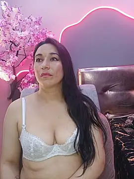 Elizabeth bennett online show from June 20, 2026, 2:49 am