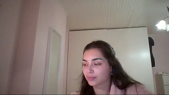 yourbella37 online show from May 4, 2026, 9:17 pm