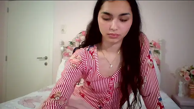 yourbella37 online show from May 9, 2026, 7:28 pm