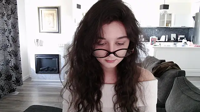 cute lilia online show from May 3, 2026, 12:42 pm