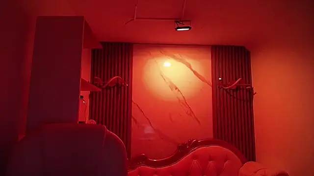 Laurha  online show from June 2, 2026, 7:36 pm