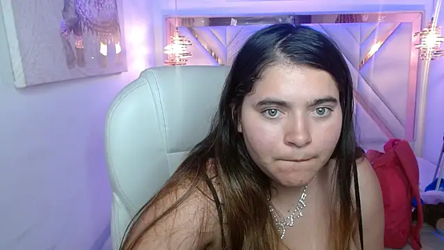Laurha  online show from July 11, 2026, 7:36 pm