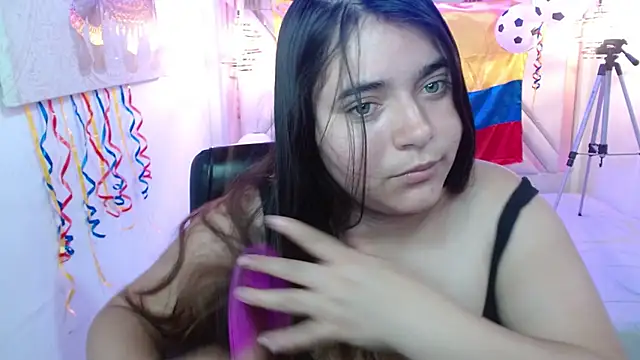 Laurha  online show from June 20, 2026, 7:41 pm