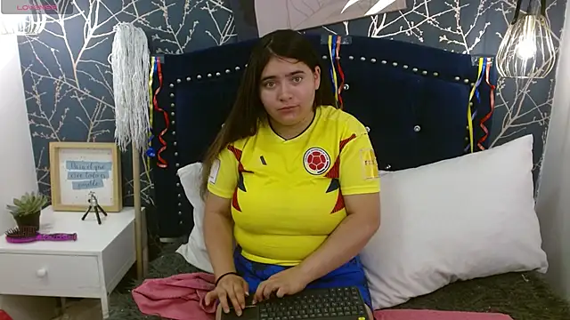 Laurha  online show from June 27, 2026, 12:11 pm