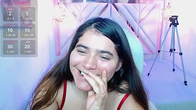 Laurha  online show from July 21, 2026, 7:37 pm