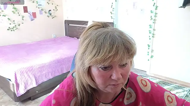 Melania Cook online show from May 20, 2026, 4:20 am