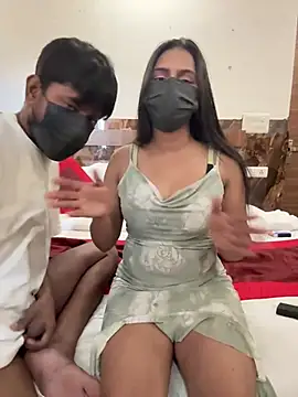 MUSKANHOTCOUPLE online show from August 4, 2026, 7:35 am