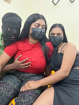 MUSKANHOTCOUPLE online show from May 17, 2026, 6:24 am