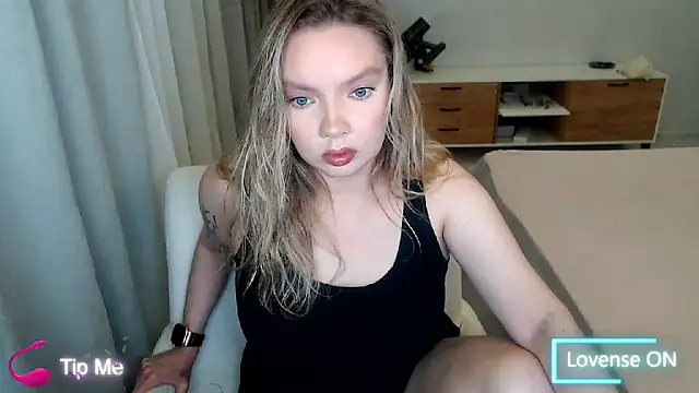 PolinaXXXXXJones online show from May 12, 2026, 6:36 pm