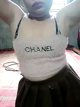 Lily Henry online show from May 3, 2026, 11:52 pm
