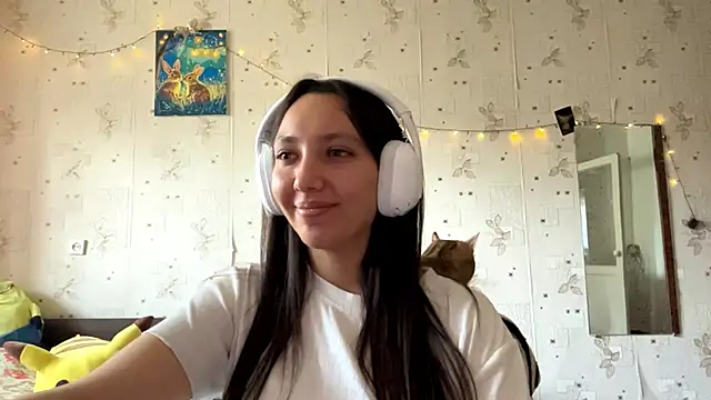 Snapshot of SheeringGape chatting on May 19, 2026, 1:56 am SheeringGape online show from May 19, 2026, 1:56 am