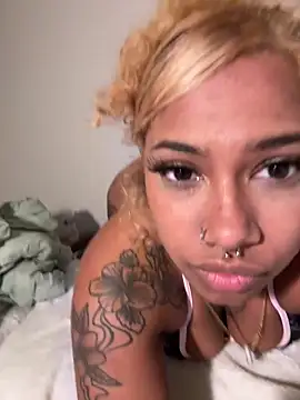LoloBabe online show from May 1, 2026, 5:01 am