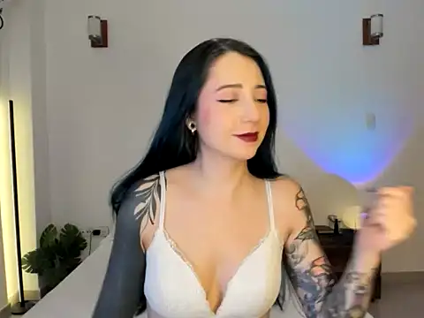 EvangelineLoveee online show from June 25, 2026, 3:06 pm