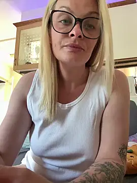 Snapshot of adria93adr chatting on May 25, 2026, 5:00 pm adria93adr online show from May 25, 2026, 5:00 pm