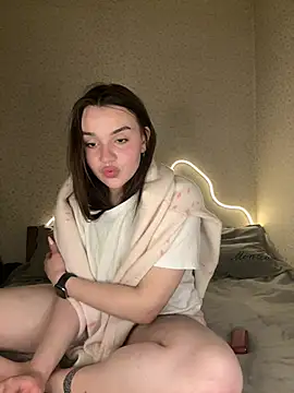 Vyxia online show from May 17, 2026, 10:10 pm