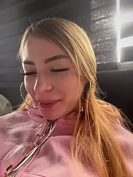 Jessy Queen online show from August 3, 2026, 1:06 pm