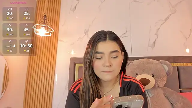 Mia Rodriguezz  online show from June 18, 2026, 3:38 am