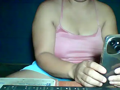 MommyKaye30 online show from May 17, 2026, 8:09 pm