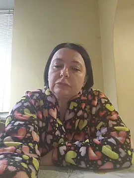 EmmaEmmy40 online show from June 17, 2026, 5:23 pm