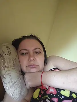EmmaEmmy40 online show from June 18, 2026, 3:28 pm
