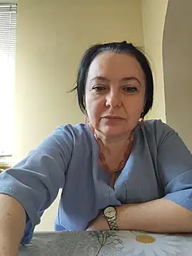 EmmaEmmy40 online show from June 17, 2026, 5:18 am