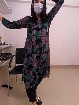 zoya baby  online show from May 10, 2026, 6:28 am