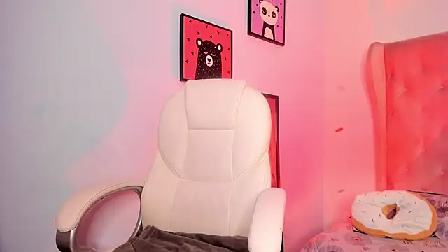 Scarlet Big boobs online show from May 23, 2026, 4:11 am