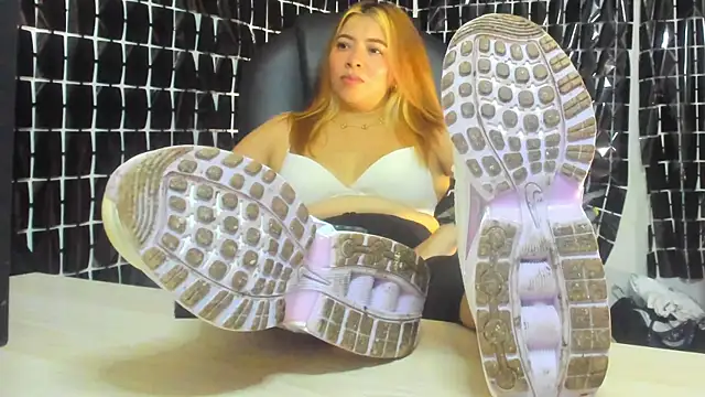 MissAlmaFenix online show from July 24, 2026, 4:47 pm