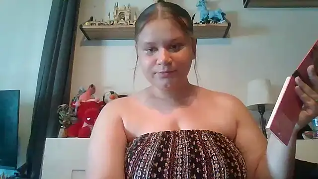 prettybabygurl04 online show from May 4, 2026, 8:22 pm