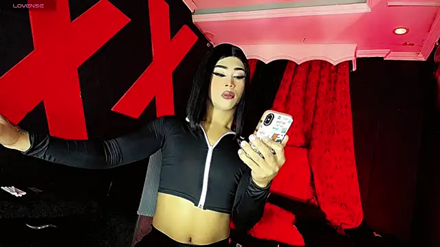 Mia Colucci25 online show from May 15, 2026, 1:47 am