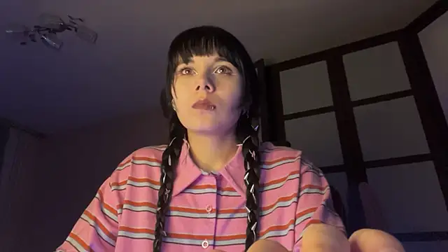 gothicq online show from May 25, 2026, 6:39 pm