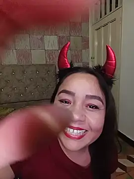 chicatraviesa24 online show from June 21, 2026, 3:12 am
