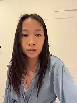 petiteTai online show from June 5, 2026, 3:55 am