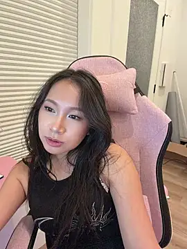 petiteTai online show from June 6, 2026, 3:34 am