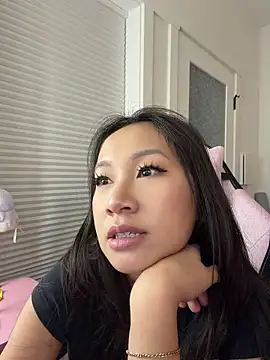 petiteTai online show from June 8, 2026, 3:29 am
