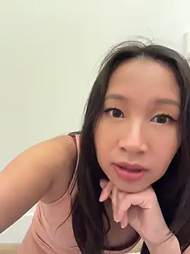 petiteTai online show from May 31, 2026, 3:23 am
